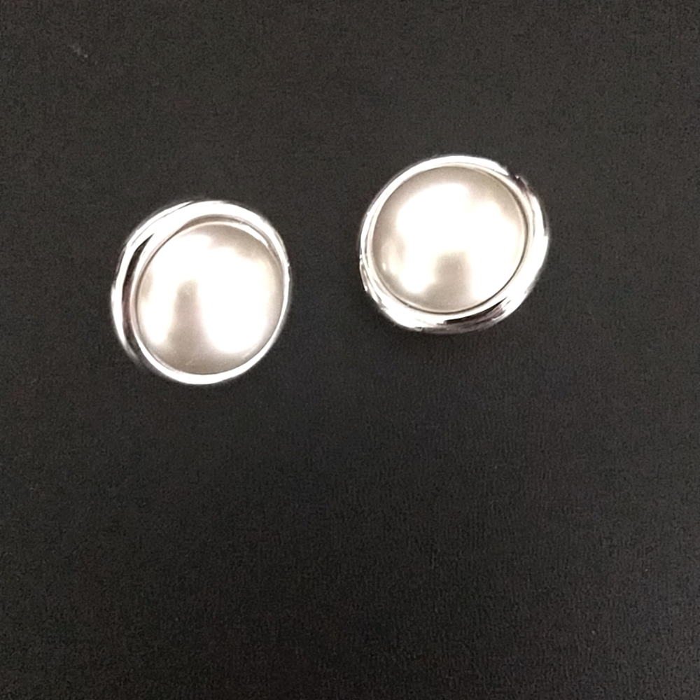 EUC button pearl & silver clip earrings